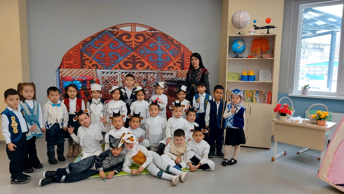 “Жеті лақ” ертегісін балалардың театрландырылған көрінісі ұйымдастырылды.
