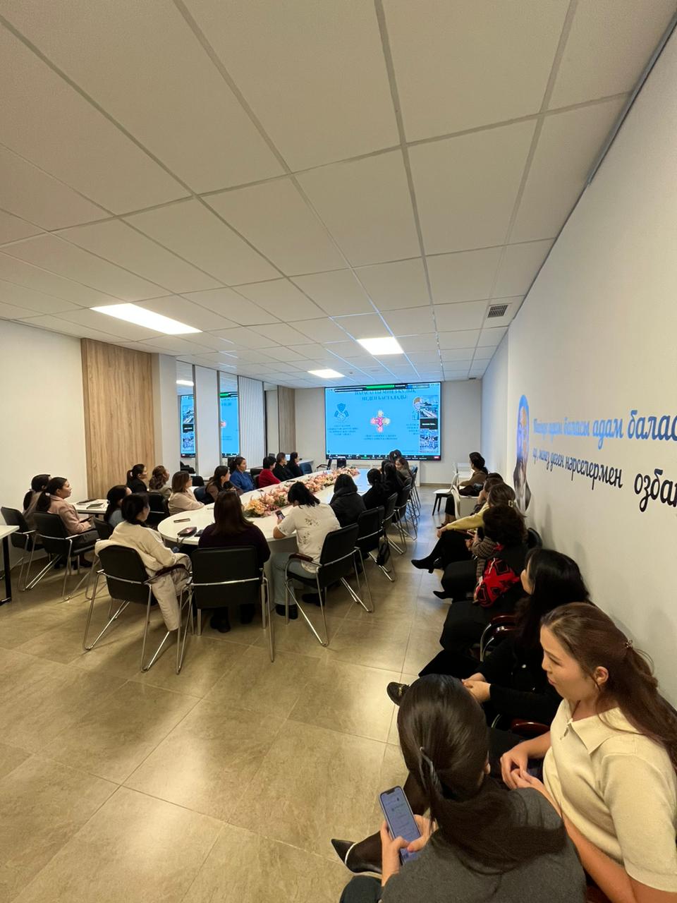 Алматы қаласы Білім басқармасы қаланың мектеп ата-аналар комитеттерінің төрағаларының қатысуымен жиын өткізді.